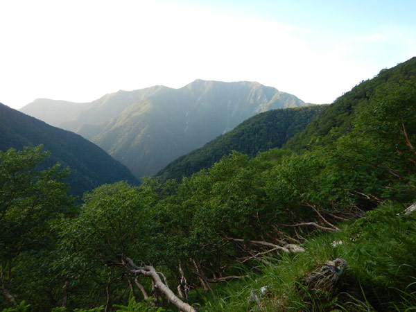 征露岳南武鑑 上 立山（北アルプス） テント泊縦走登山 （浄土山～雄山～大汝山